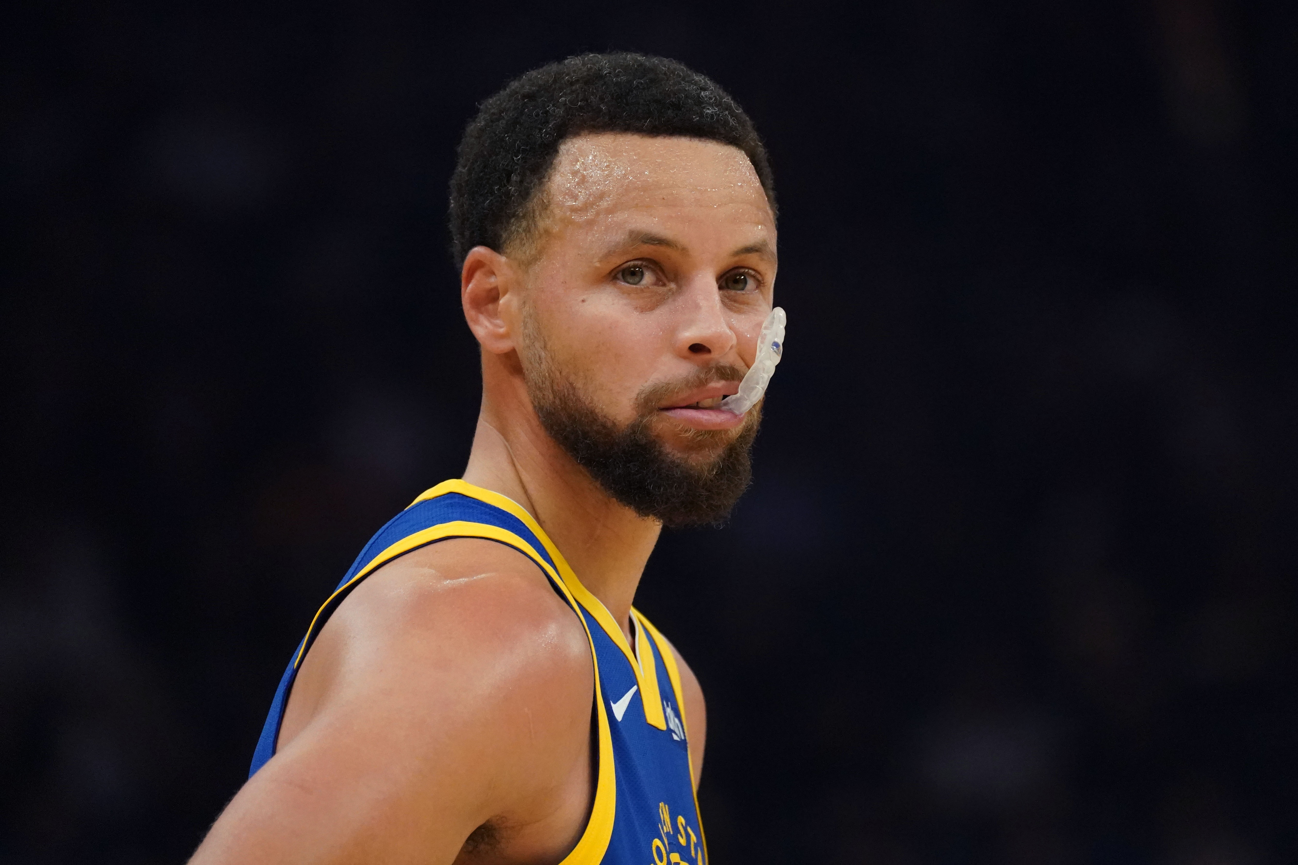 雷速体育登录入口-去年的今天：库里成为NBA季后赛历史第11位突破4000分的球员